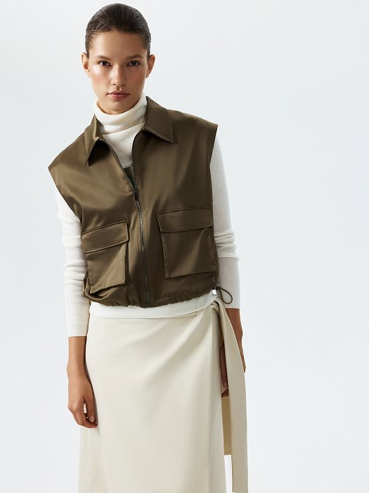 Атласный жилет на молнии: фото №3