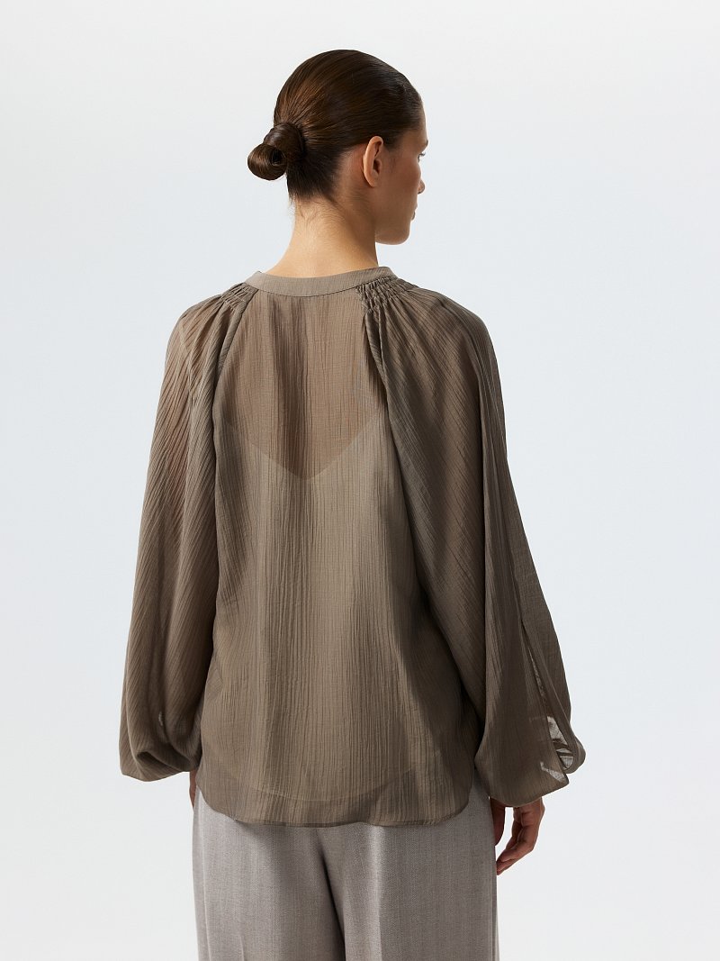 Блуза с V-вырезом