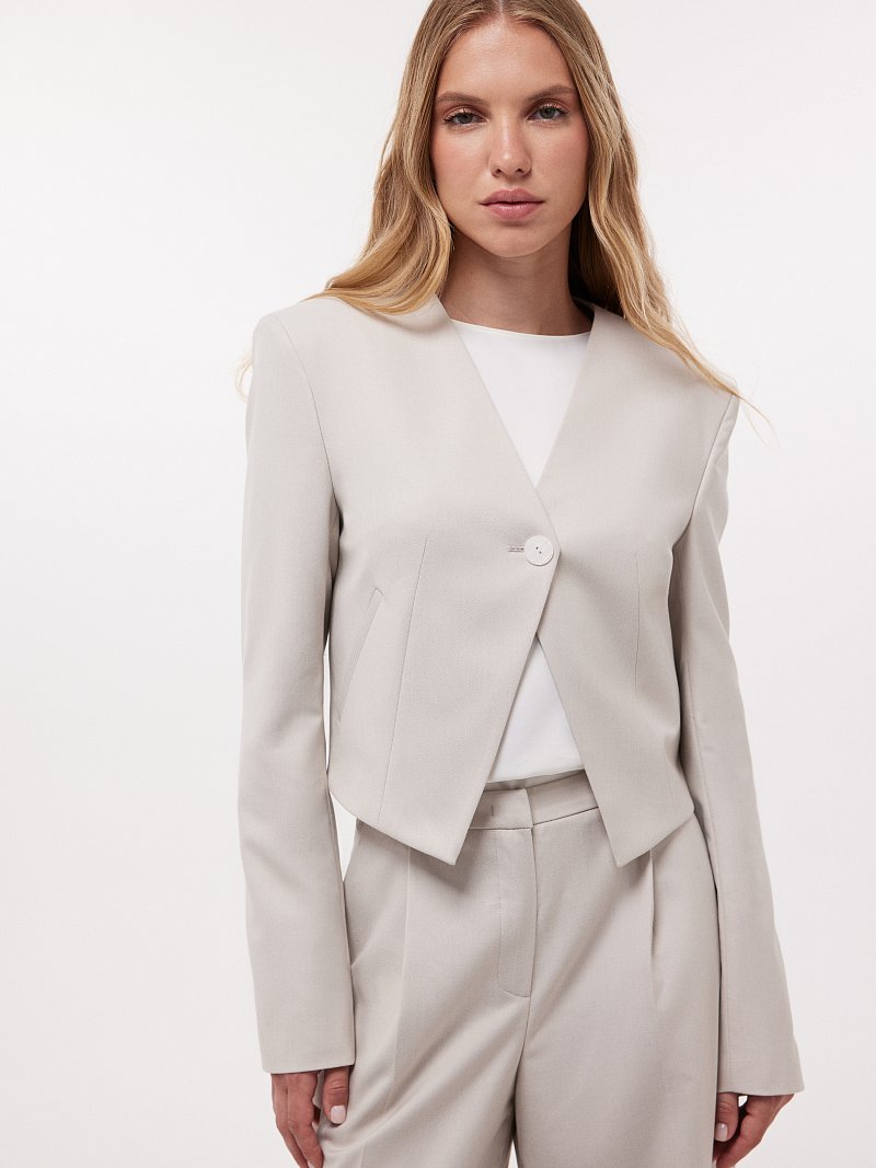 Укороченный жакет на пуговице