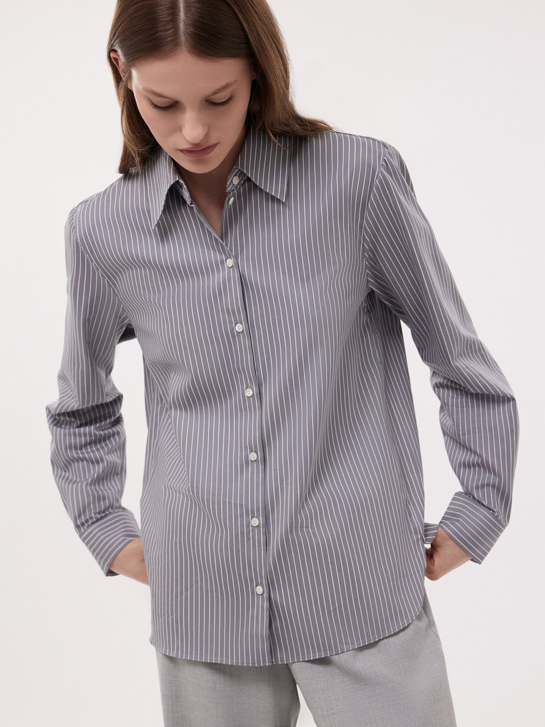 Прямая рубашка в узкую полоску: фото №1