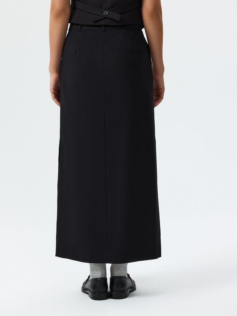 Прямая юбка с разрезами