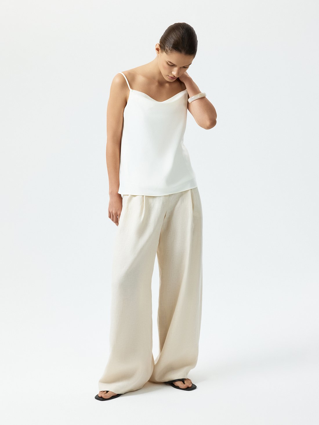 Атласный топ на бретелях: фото №1