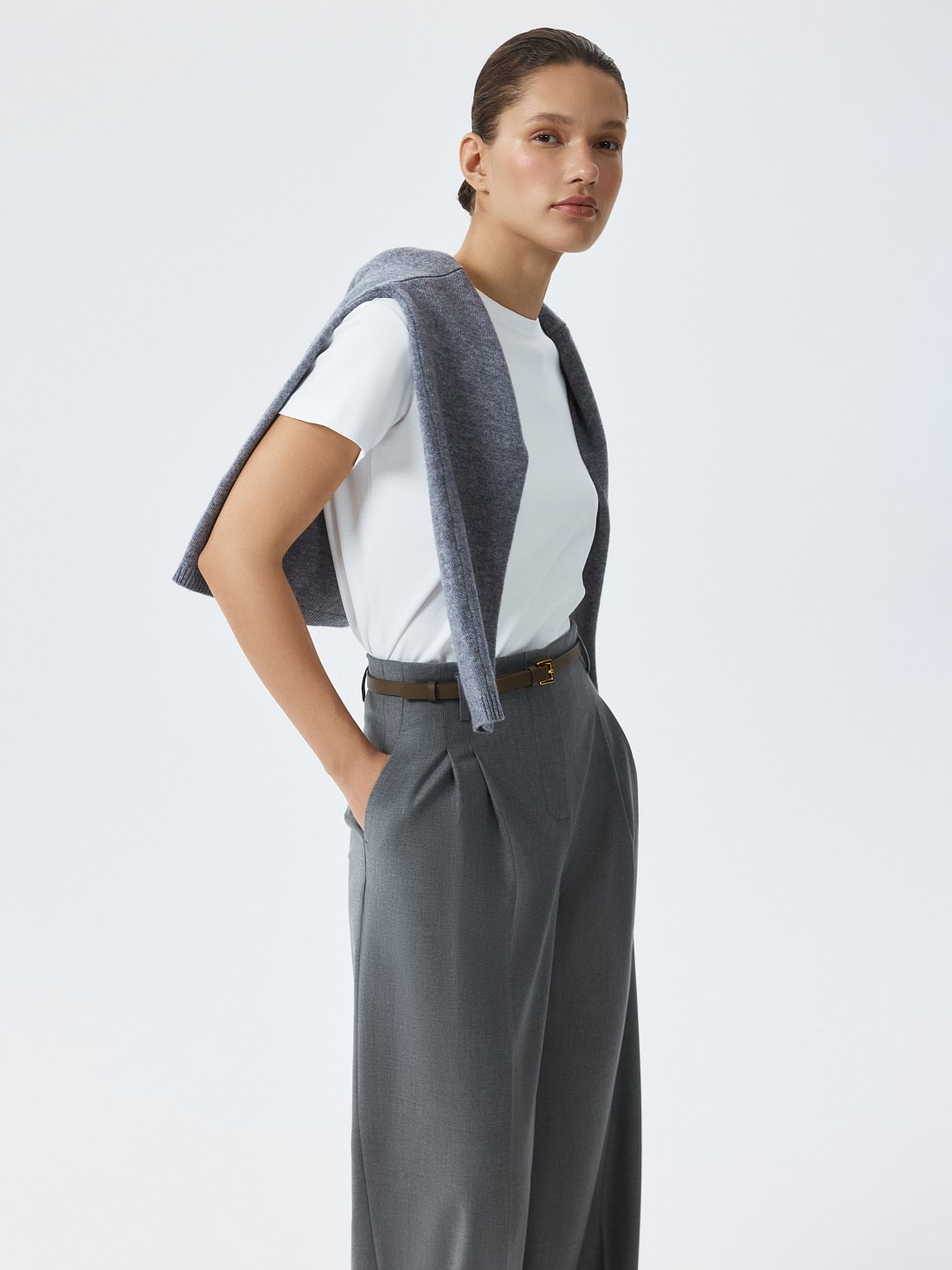 Широкие брюки с поясом: фото №1