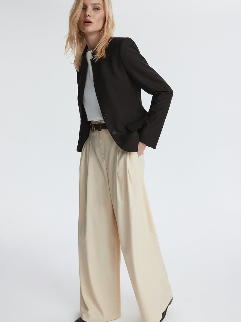 Широкие брюки с защипами