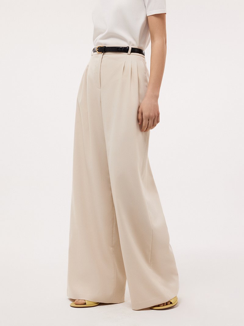 Свободные брюки с защипами