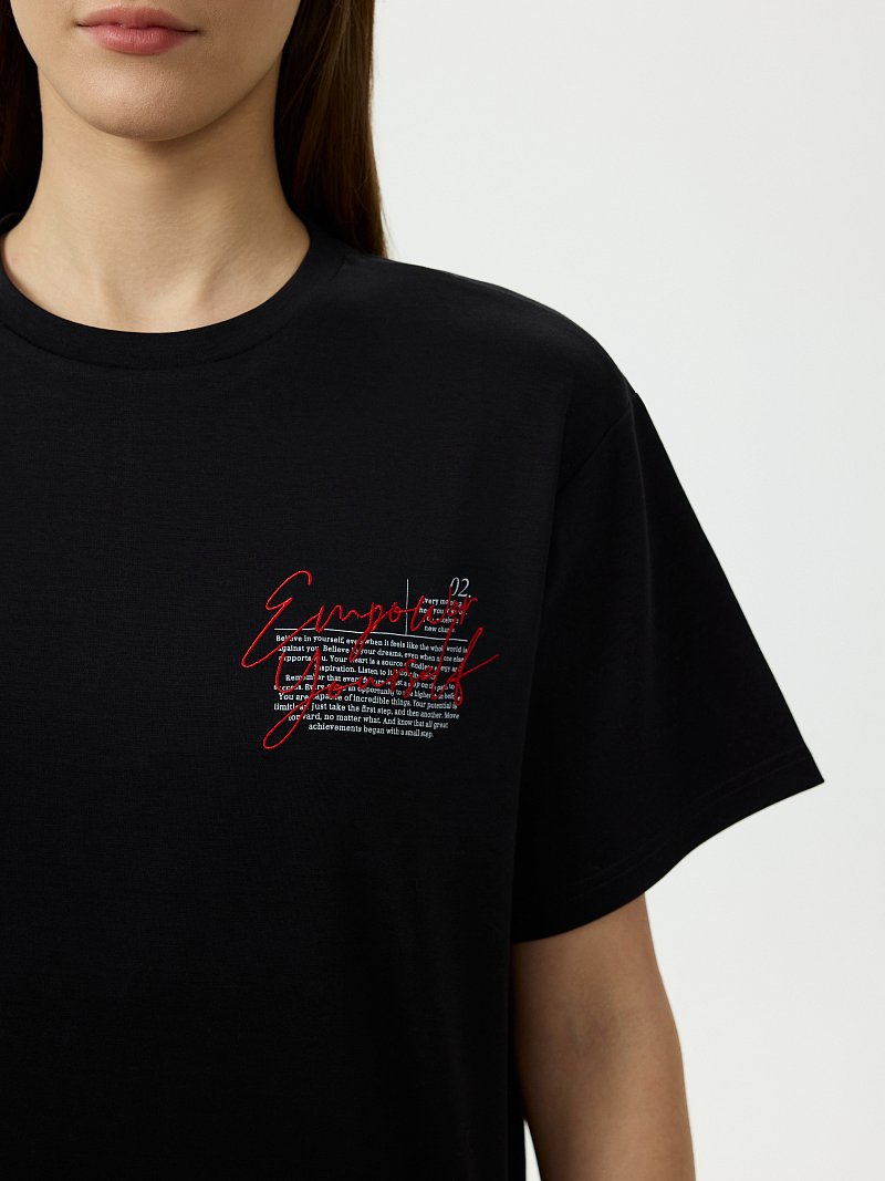 Футболка из хлопка с вышивкой