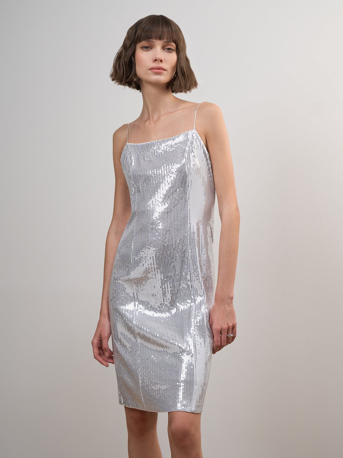 Вечернее платье на бретелях: фото №1