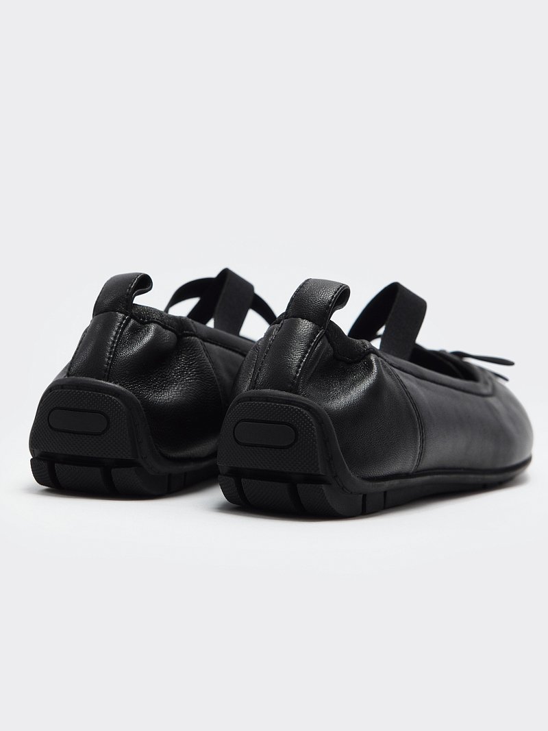 Кожаные балетки с бантом