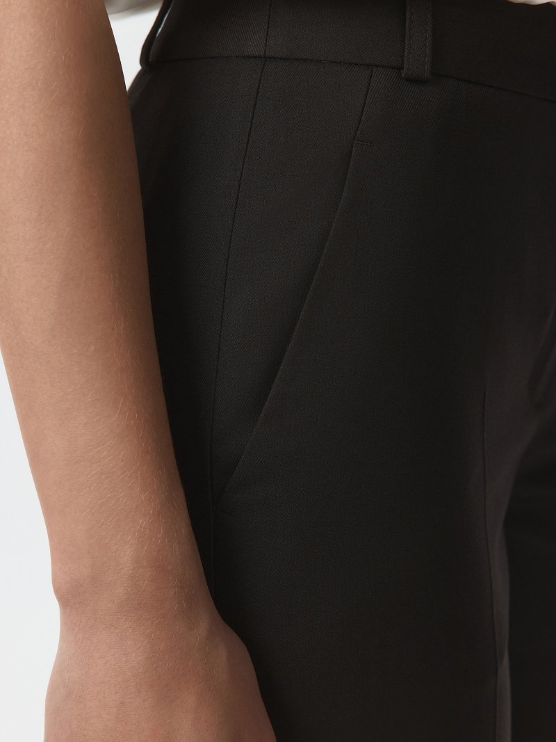 Брюки зауженного кроя