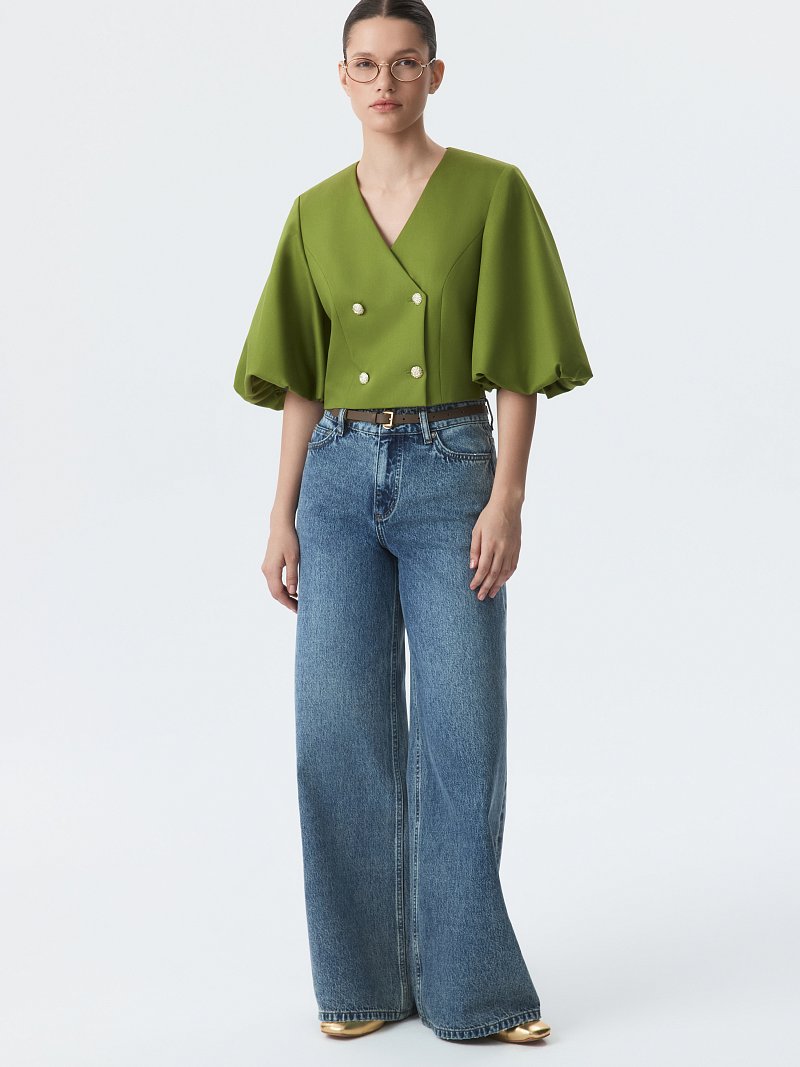 Укороченный жакет с объемными рукавами