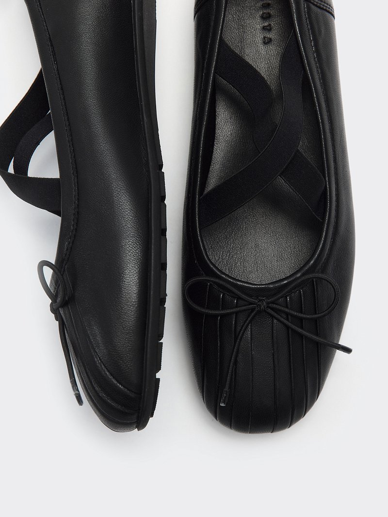 Кожаные балетки с бантом