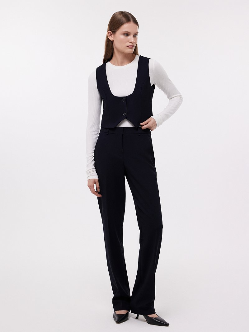 Жилет с глубоким вырезом