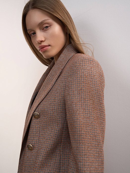 Двубортный жакет в клетку: фото №4