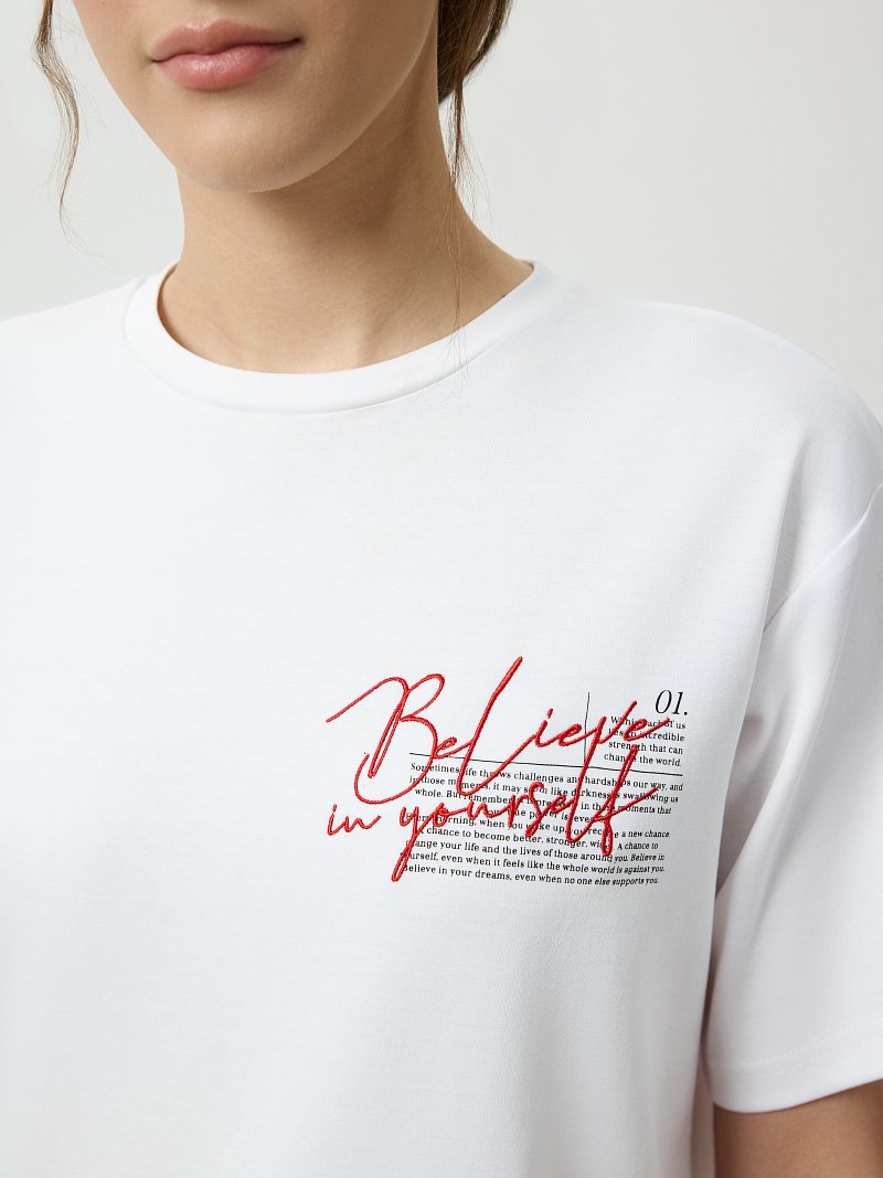 Футболка из хлопка с вышивкой