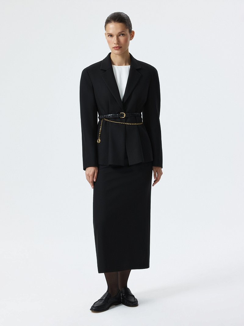 Приталенный жакет с защипами