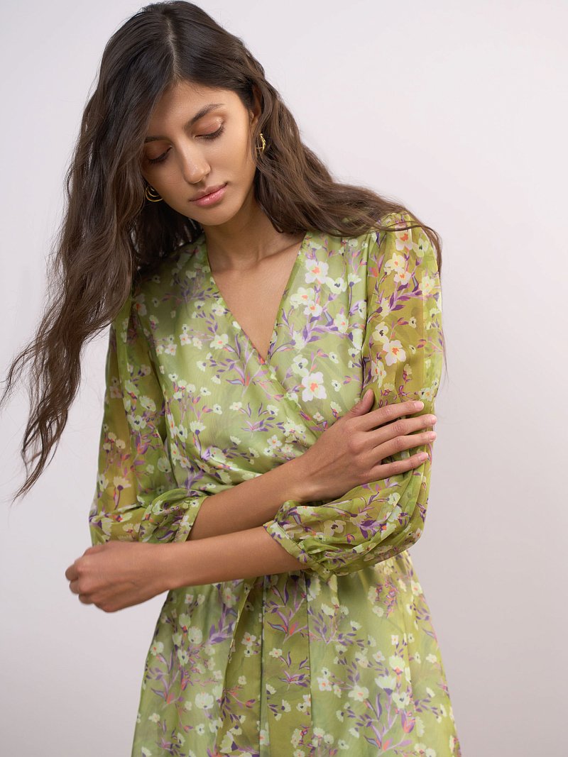 Шифоновое платье на запахе