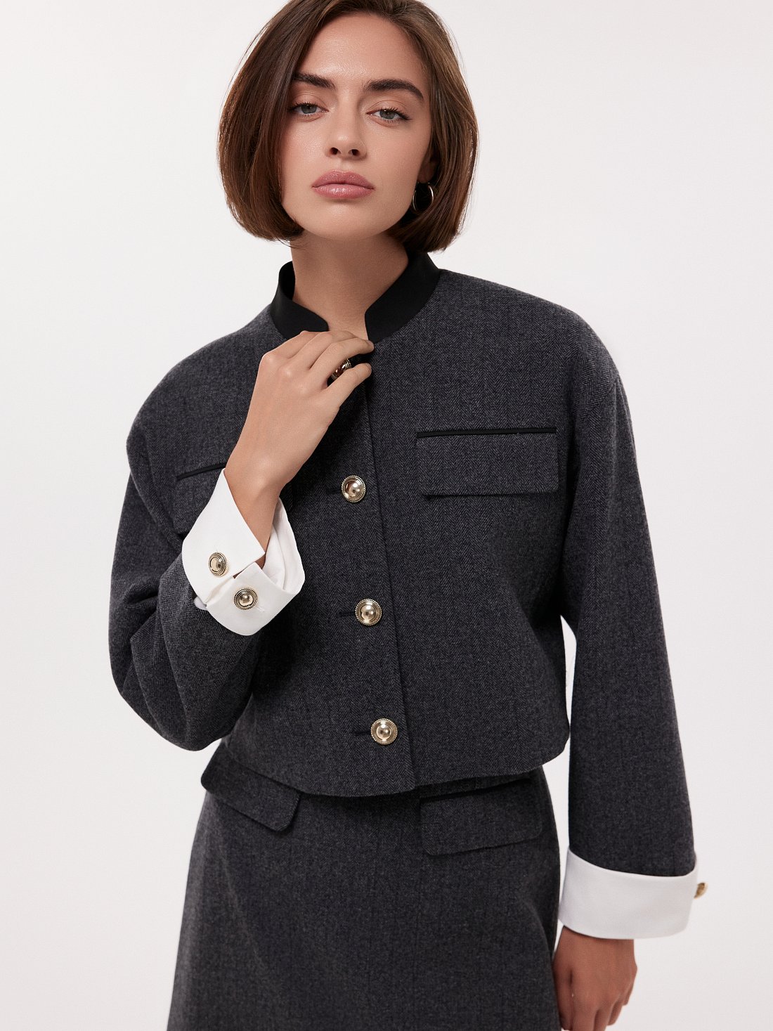 Укороченный жакет со съемными манжетами: фото №1