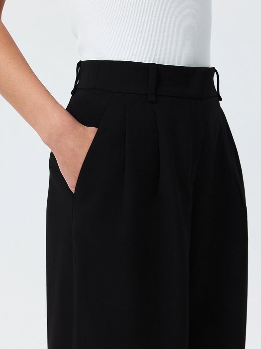 Широкие брюки с защипами: фото №3