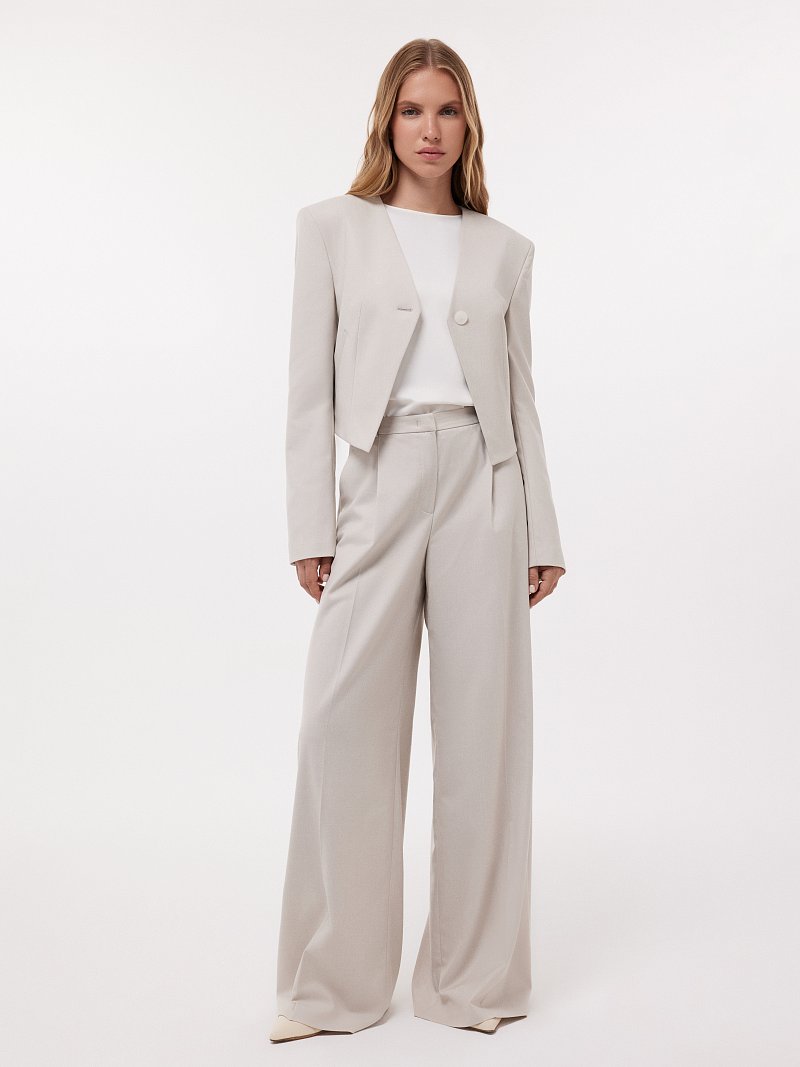 Укороченный жакет на пуговице