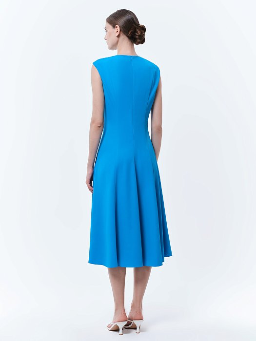 Приталенное платье с разрезом: фото №6