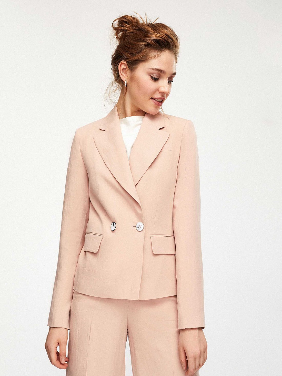 Двубортный жакет изо льна: фото №1