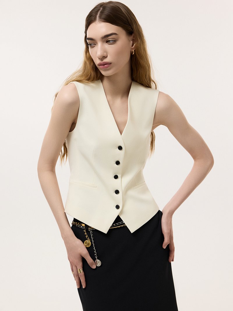 Жилет из костюмной ткани 