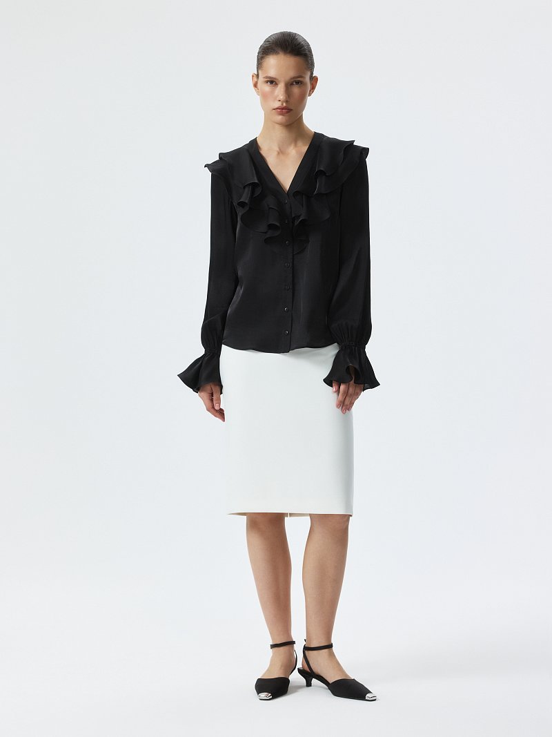 Атласная блуза с воланами