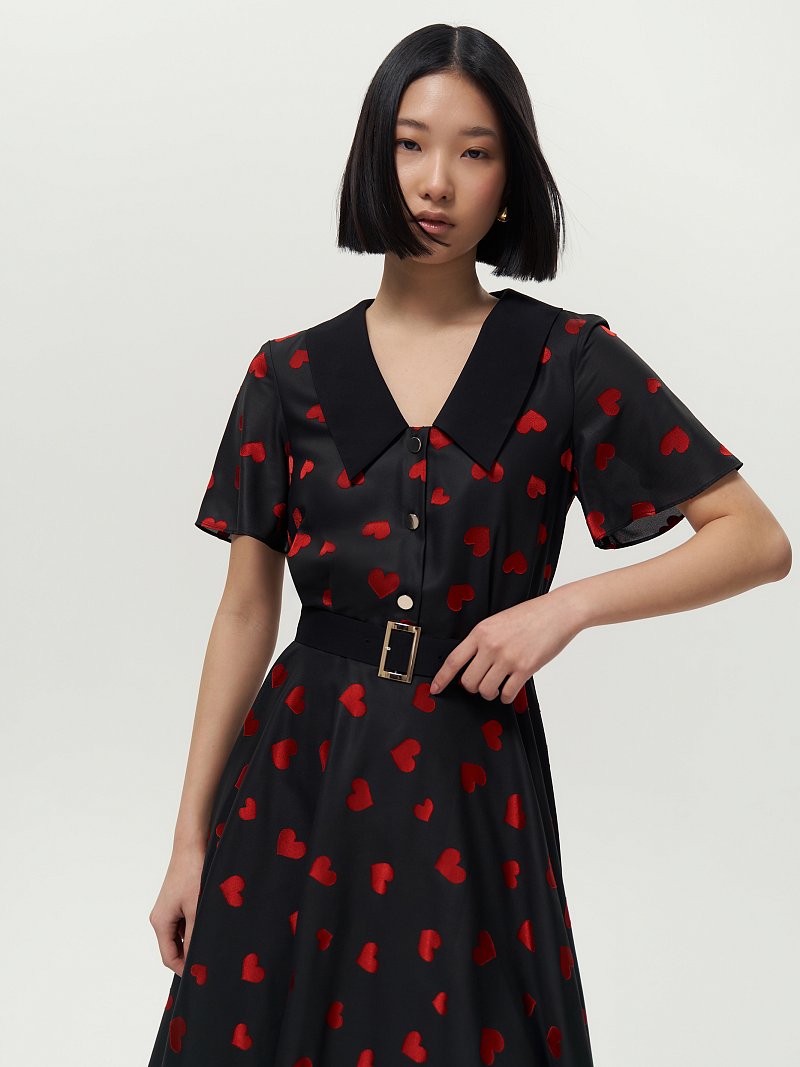 Платье с поясом