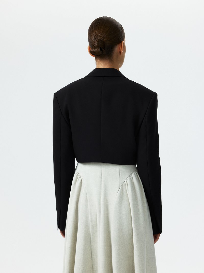 Укороченный жакет на крючке