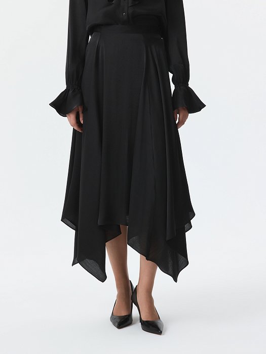 Асимметричная атласная юбка: фото №4