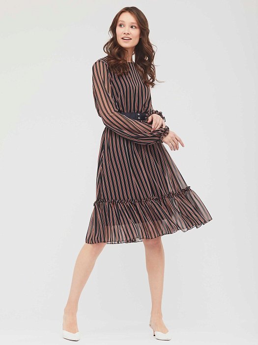 Приталенное платье с воланом: фото №4