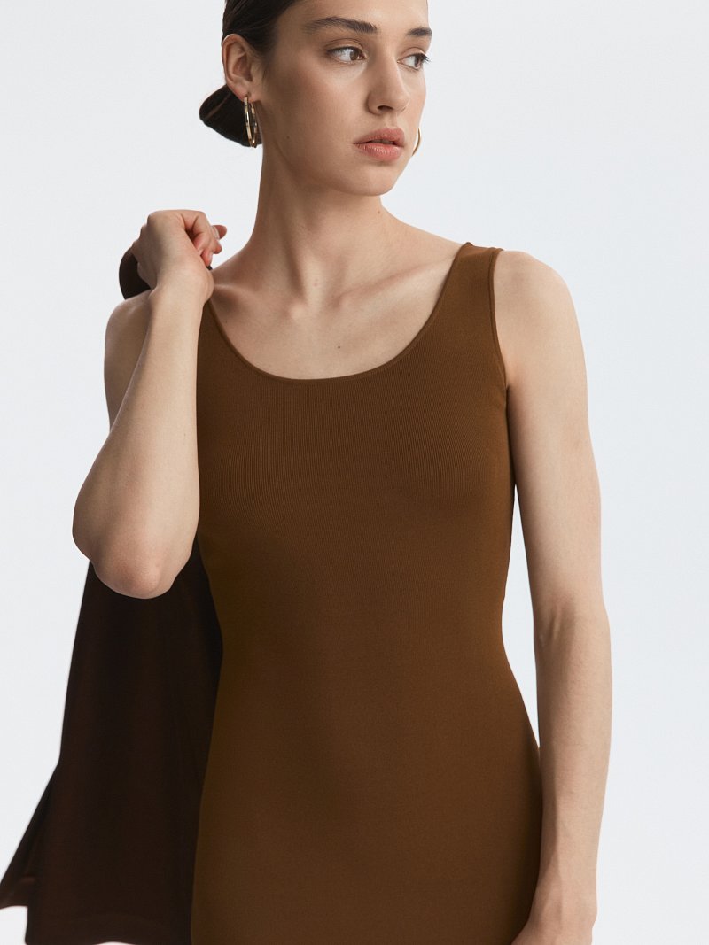 Платье-миди из трикотажа