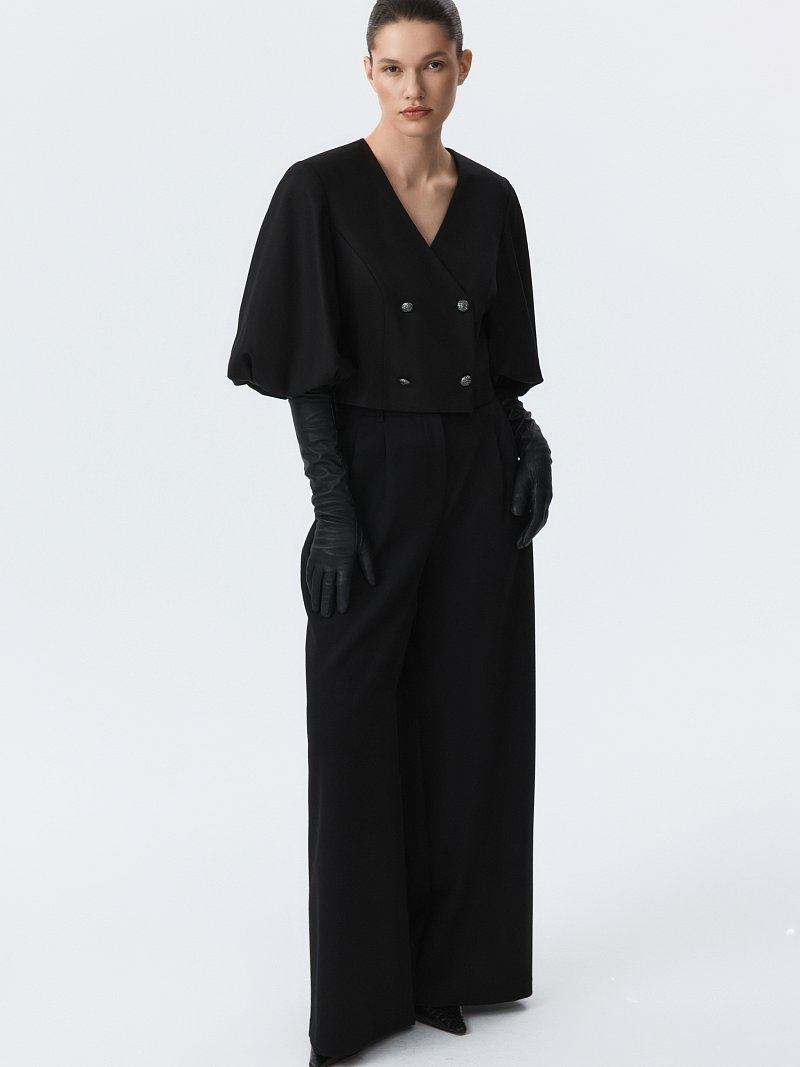 Укороченный жакет с объемными рукавами