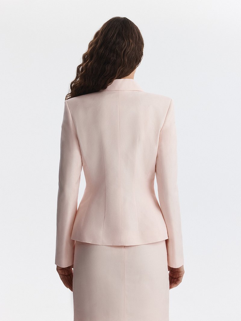 Приталенный жакет со льном