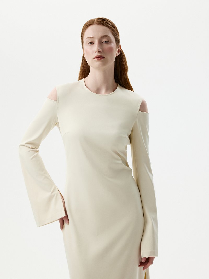 Трикотажное платье с открытыми плечами