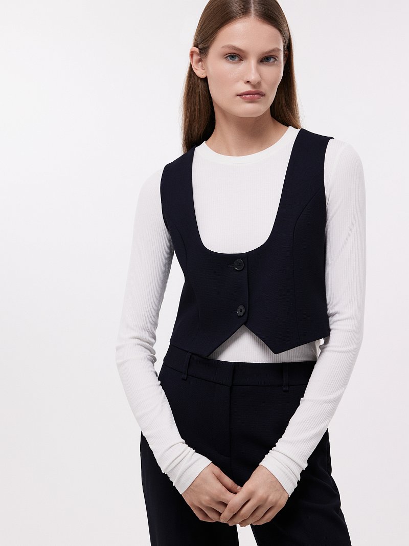 Жилет с глубоким вырезом