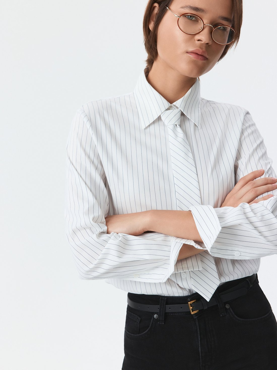 Полосатая рубашка с галстуком: фото №1