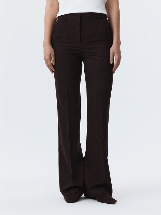 Расклешенные брюки в полоску: фото №3