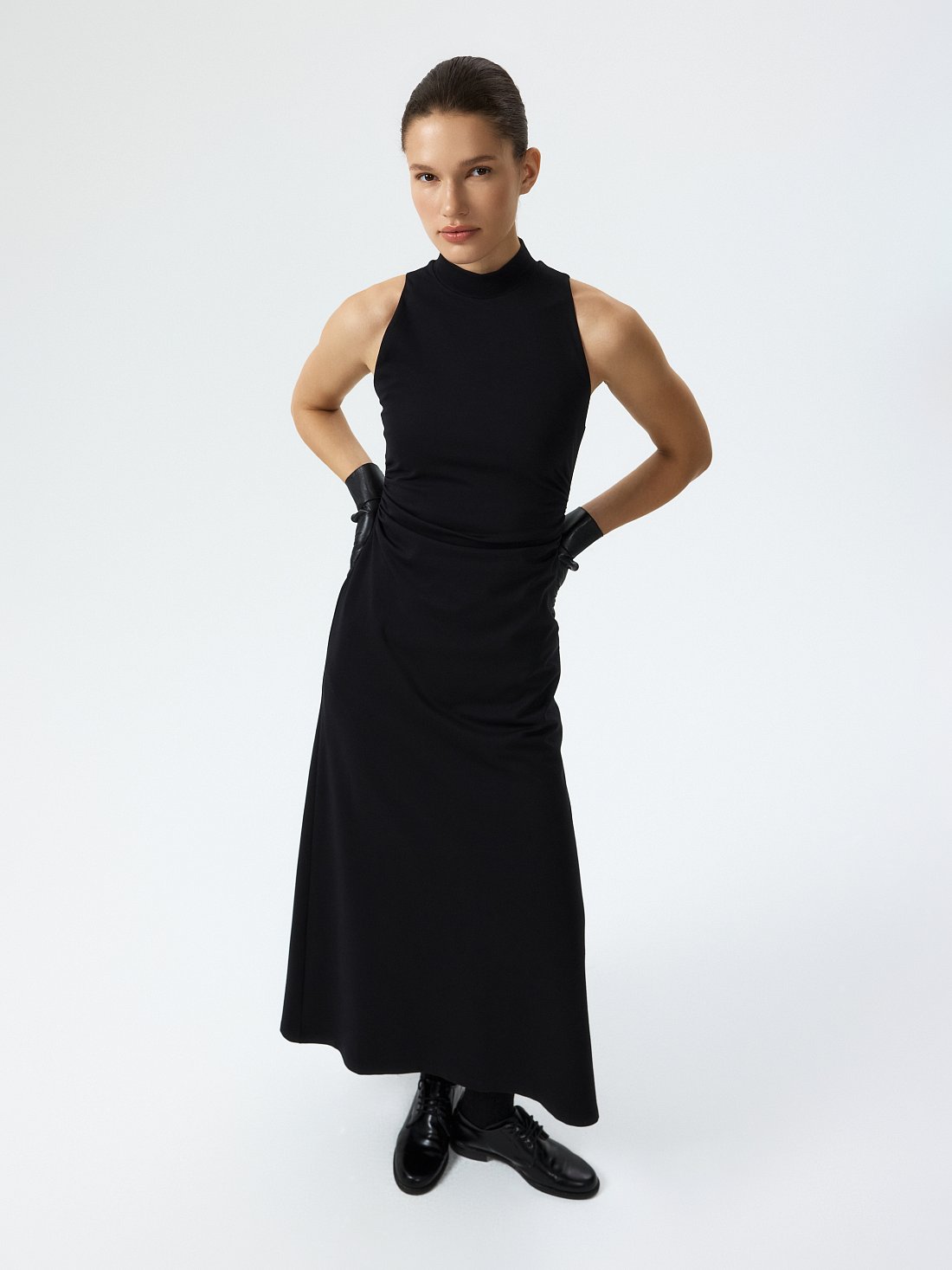 Трикотажное платье без рукавов: фото №1