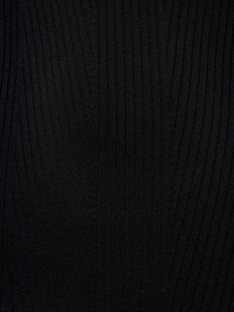 Трикотажное платье-миди