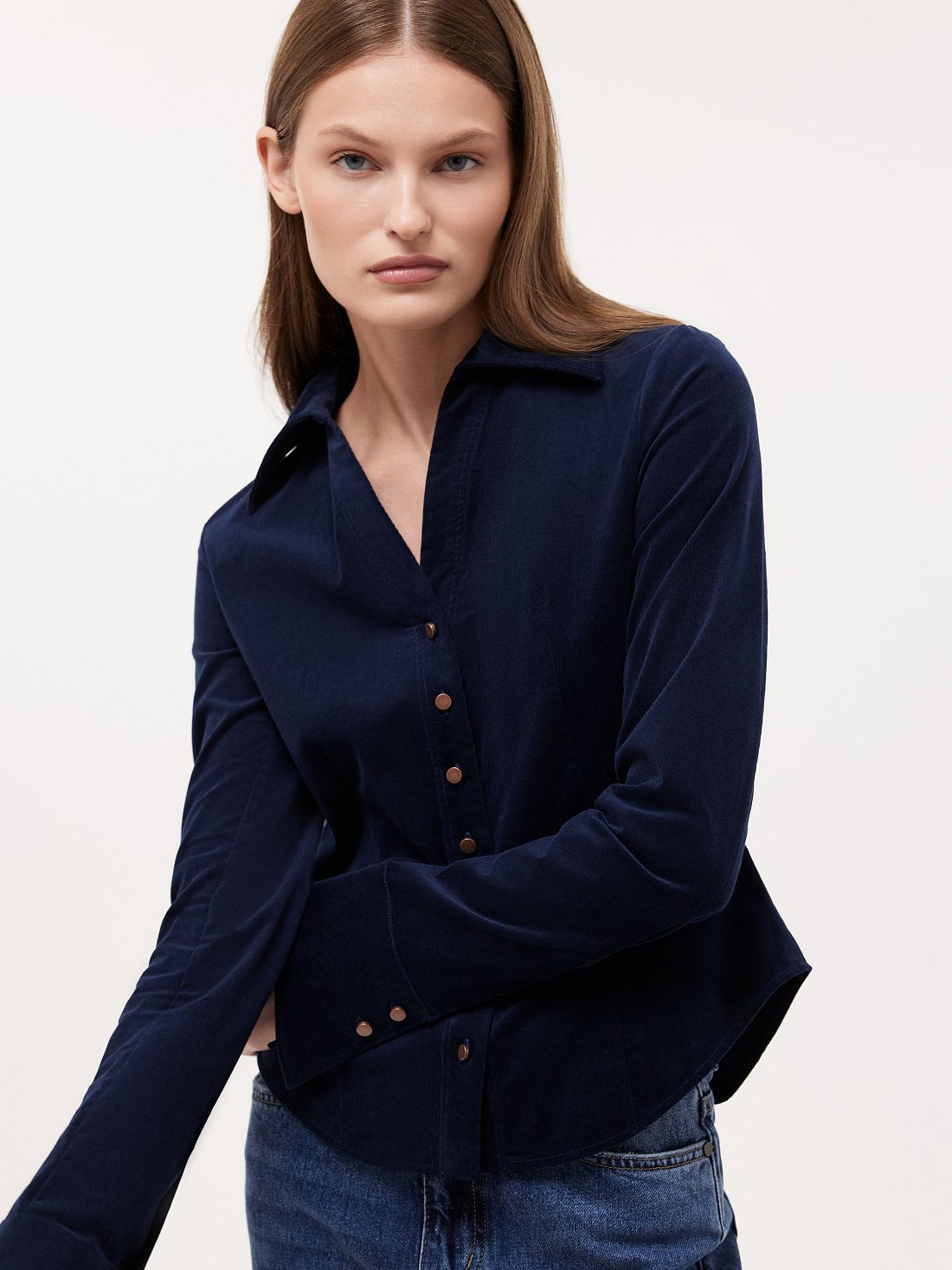 Приталенная рубашка из вельвета: фото №1