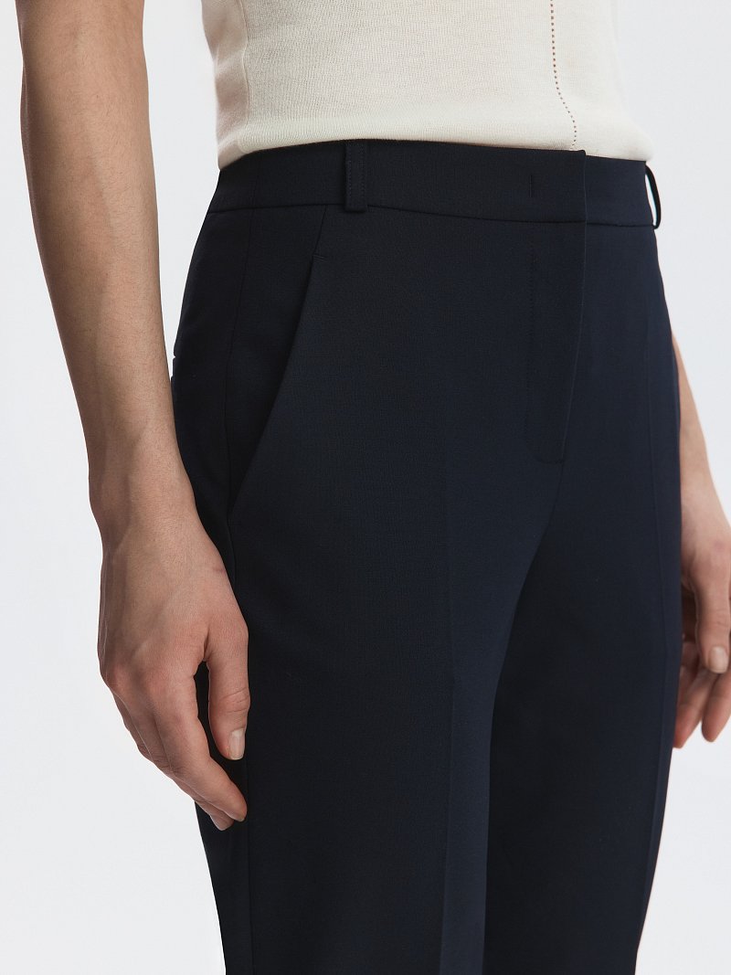 Укороченные зауженные брюки