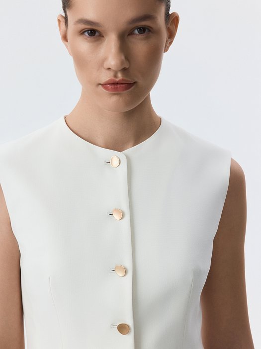 Приталенный жилет с баской: фото №4
