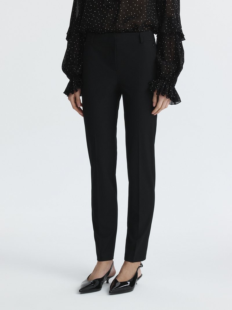 Зауженные костюмные брюки