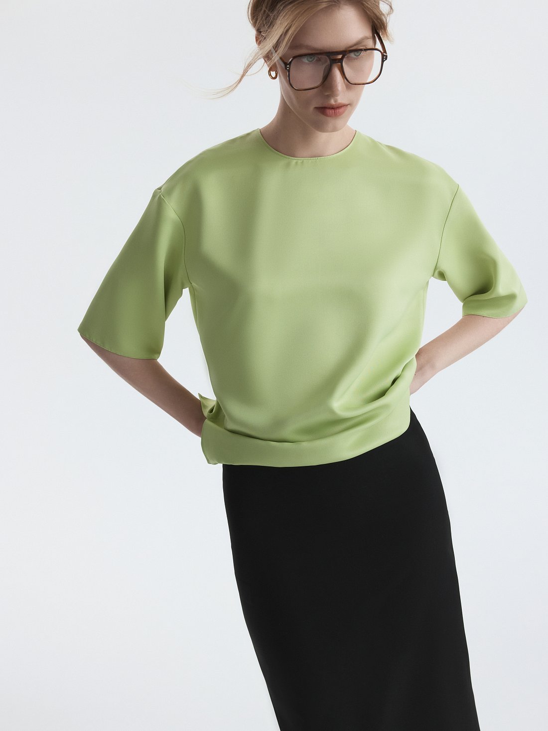 Атласная блуза на молнии: фото №1