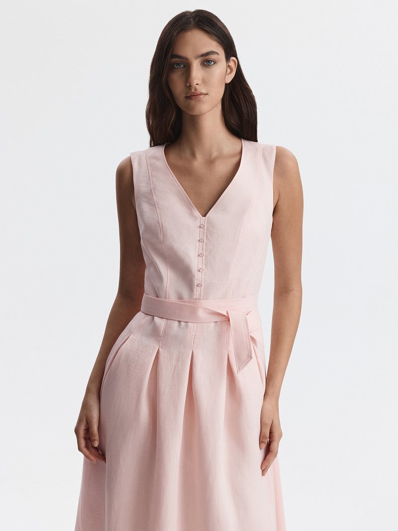 Расклешенное платье изо льна