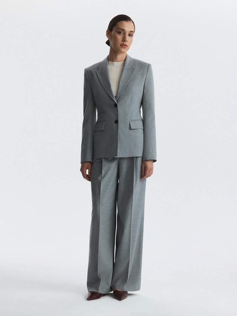 Приталенный жакет из фланели