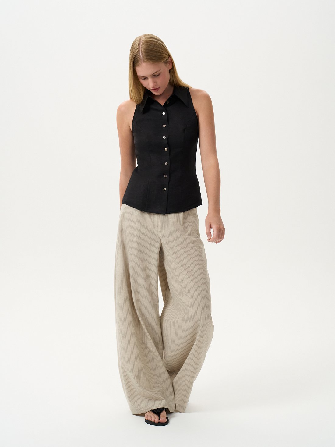 Льняная блуза без рукавов: фото №1