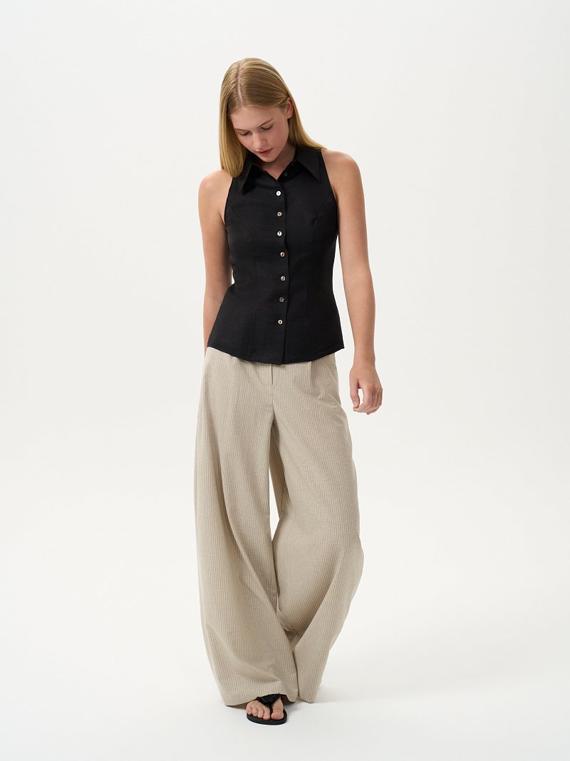 Льняная блуза без рукавов