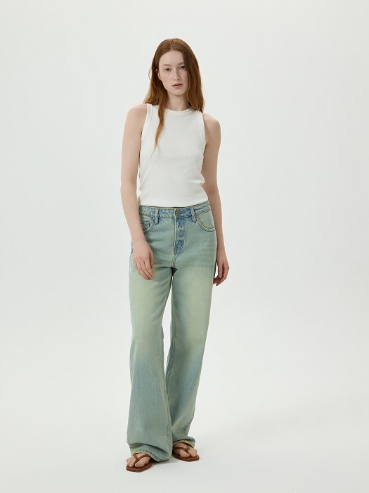 Светлые джинсы с потертостями: фото №2